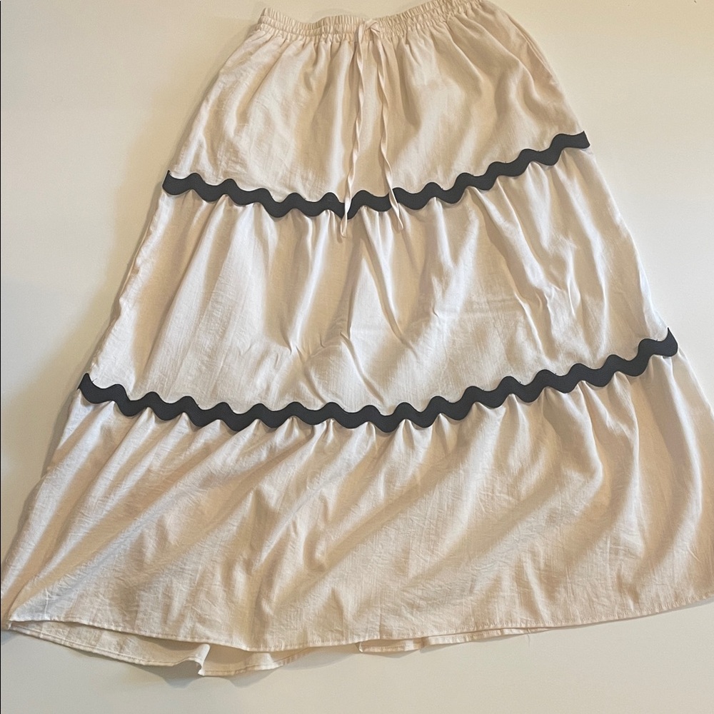 Amazon Cream and Black A-Line Skirt